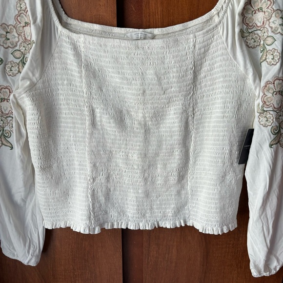 • NWT! [Lucky Brand] Ruched Embroidered Top • - Picture 3 of 12